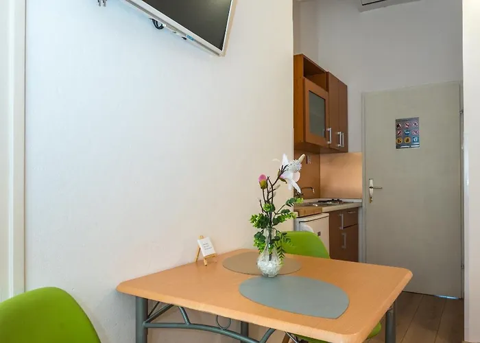 Marija * マカルスカ